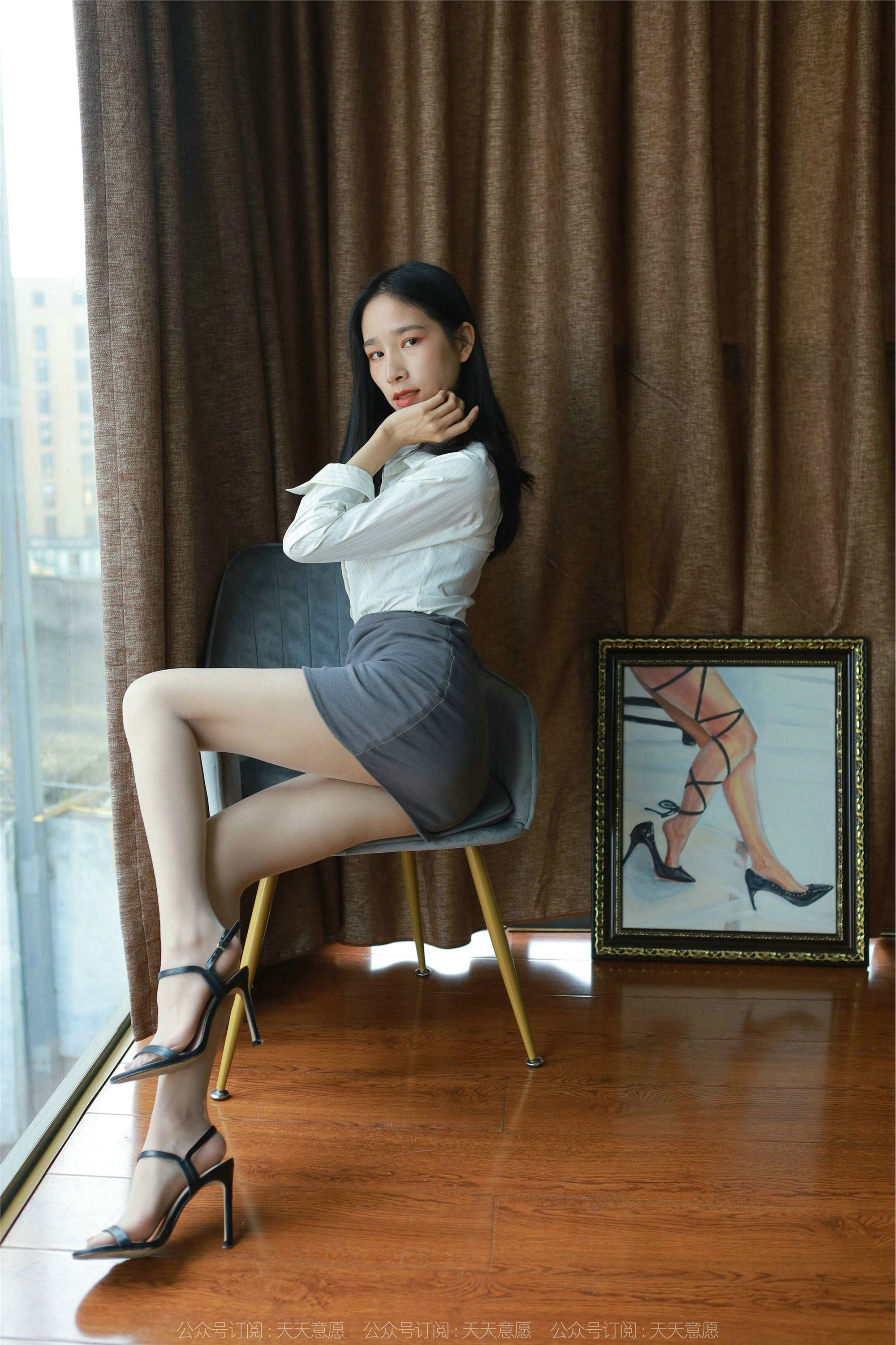 IESS异思趣向  2022.02.14 丝享家1004：美子《地板上的尤物》